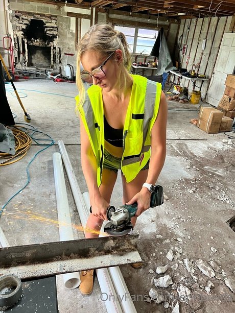 erinbuilds xxx model photo