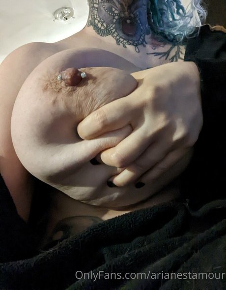 Ariane Saint Amour hot model pic