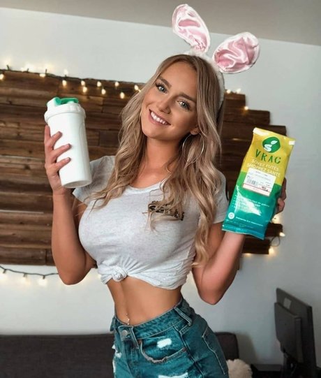 Alex Ann Lavigne Pelletier sex star archive