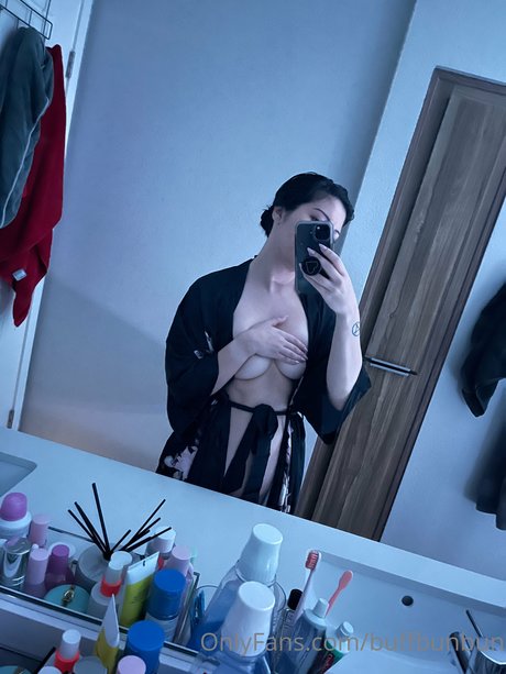 womanwearingred exclusive actress img