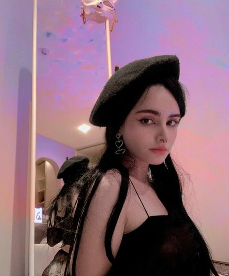 loona high quality model photo