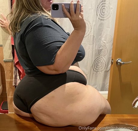 Miss HoneyPotts art pornstar pics