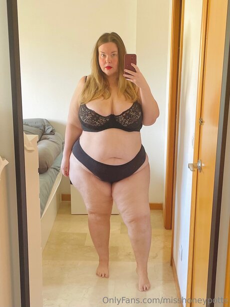 Miss HoneyPotts adult model galleries