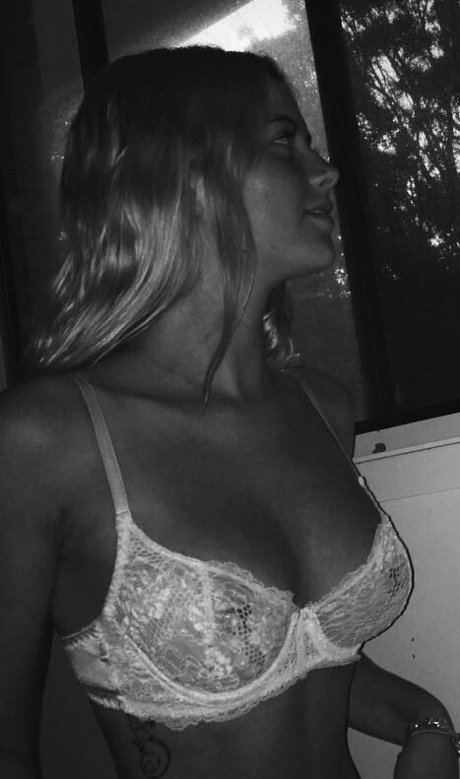 Amy Mason beautiful star img