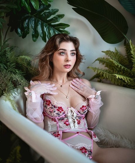 Nova Night pornstar art archive