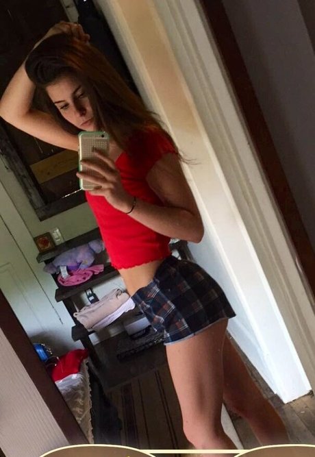 Madison Deck beautiful actress pics