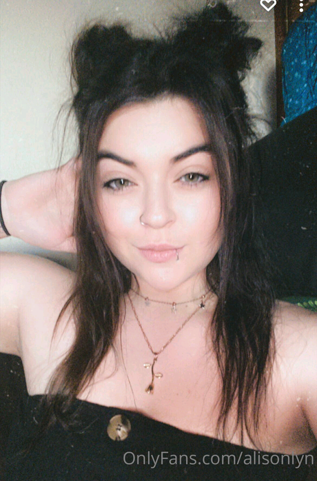 alisonlyn high quality model image