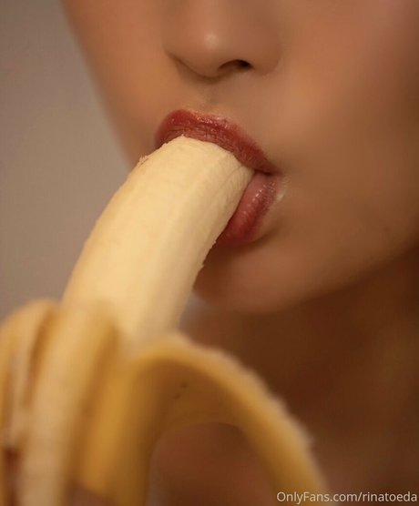 Rina Toeda hot actress photos