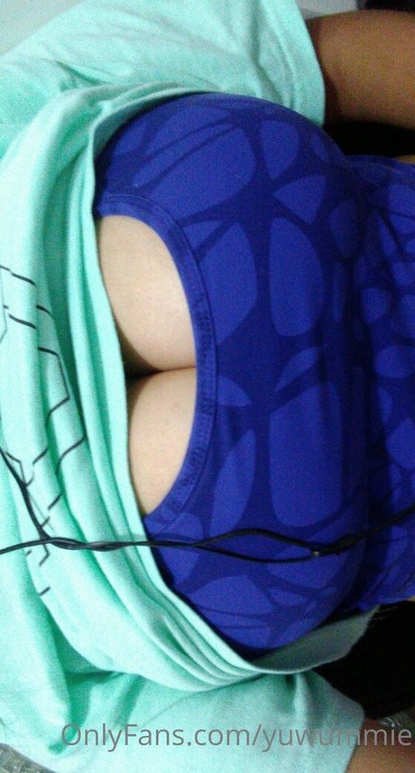 Yuwummie xxx model images