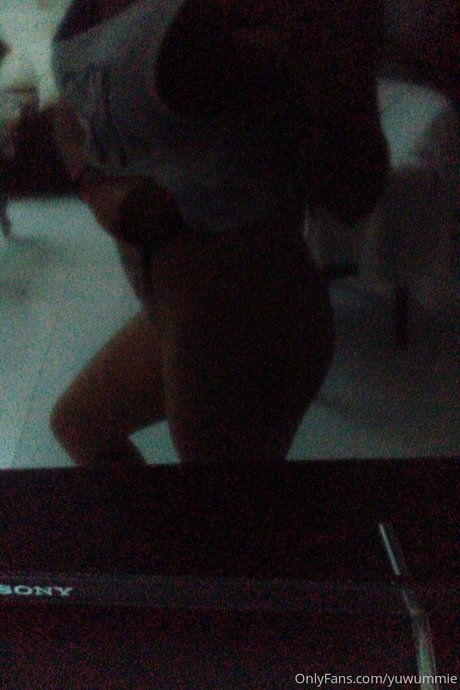 Yuwummie star sexy pictures