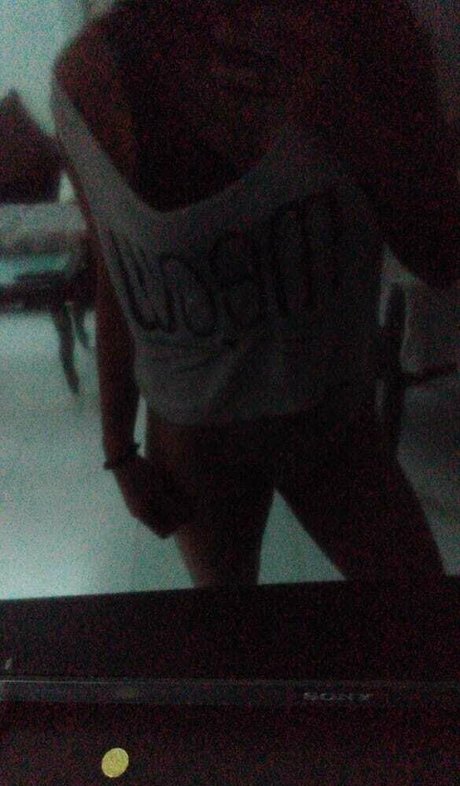 Yuwummie pretty model picture