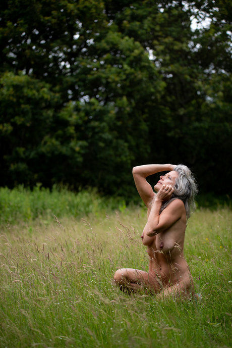 Helen saunders model hd images