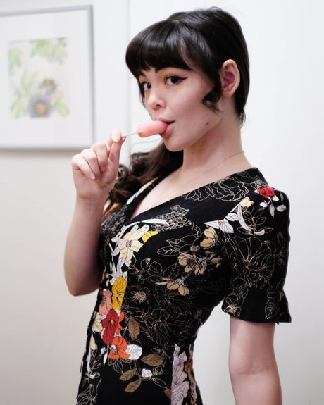 Elle pastelle exclusive model img