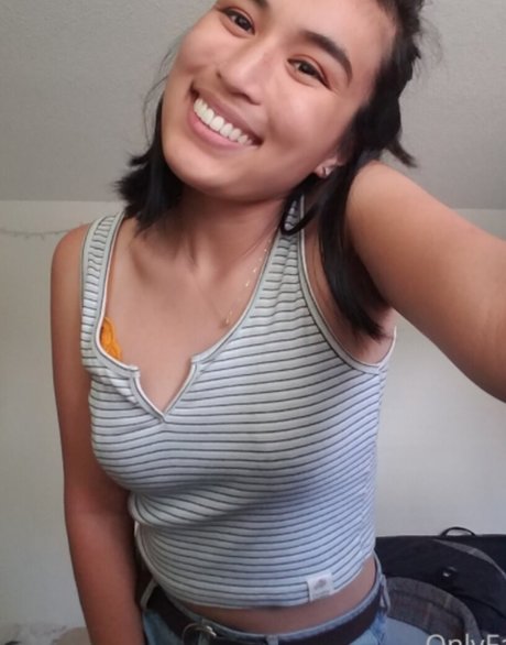 Ava Tran hot star picture