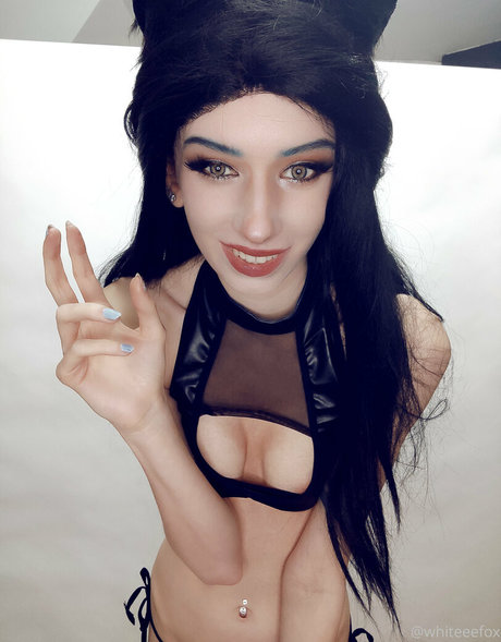 WhiteFox model erotic img