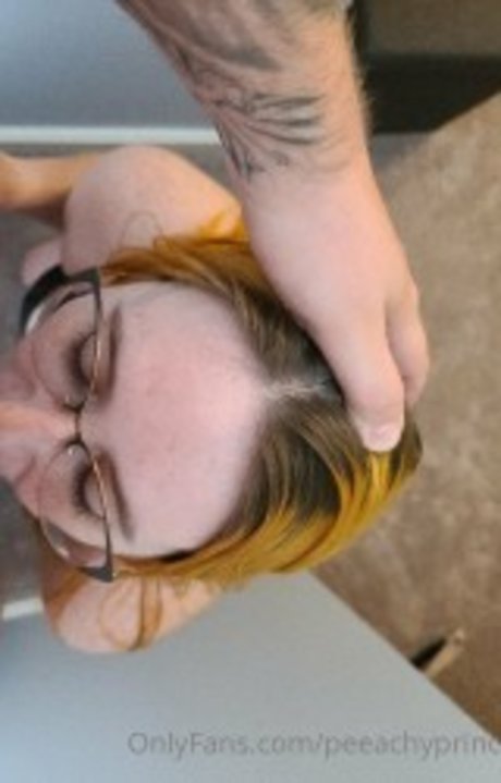 peeachy princess model naked pics