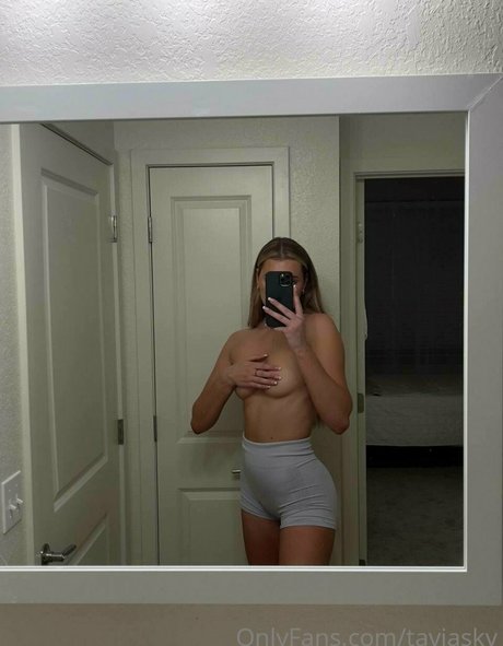 Tavia Sky top pornstar photos