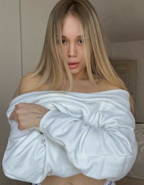 allinika model naked galleries