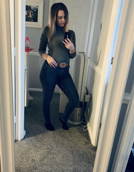 Sophia Knight star exclusive photos