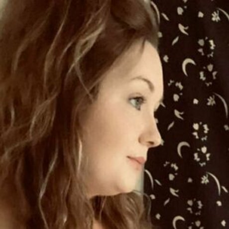 Chlozee model pretty img