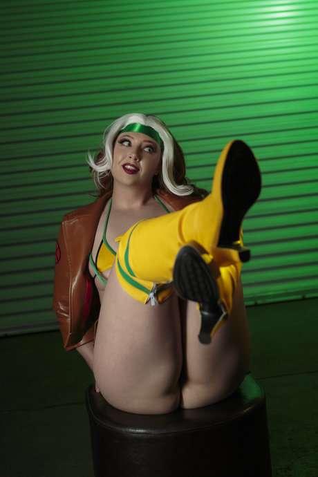 Feisty Vee sexy pornstar picture