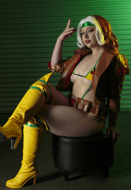 Feisty Vee star pornographic photos