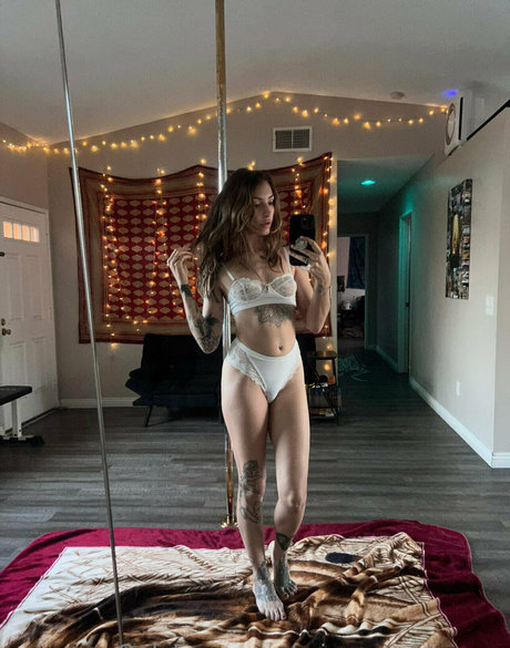 young milf onlyfans beautiful naked pic