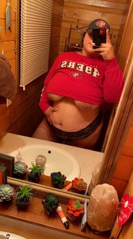 bbw essence xoxo naked model photo