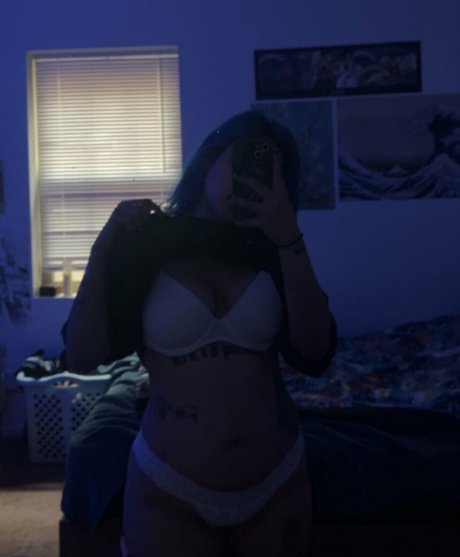 blubrat hot actress pic