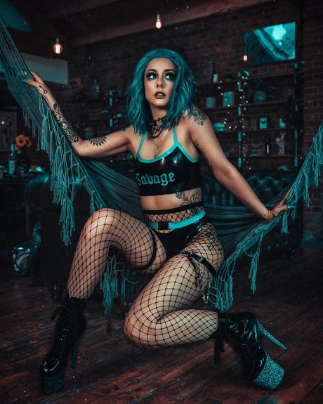 Alessa Savage nude model gallery