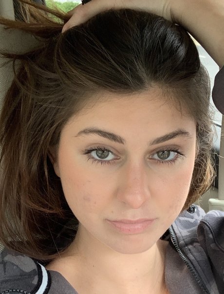 Bailey Smith sexy actress img