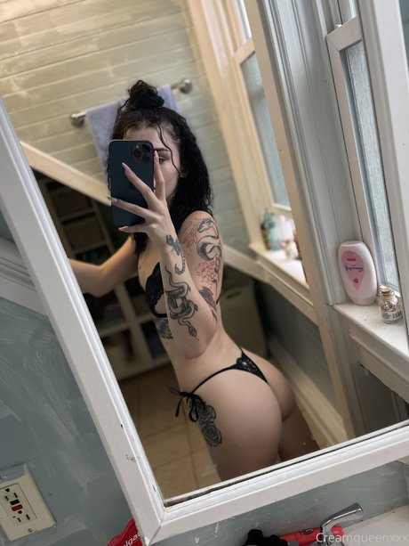 CreamQueen model erotic gallery