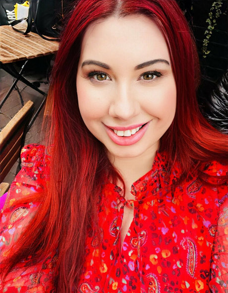 Lucy Jones model exclusive img