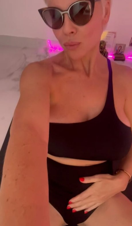 Nadya Basinger art model archive