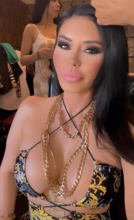 Ebru Polat model nude gallery