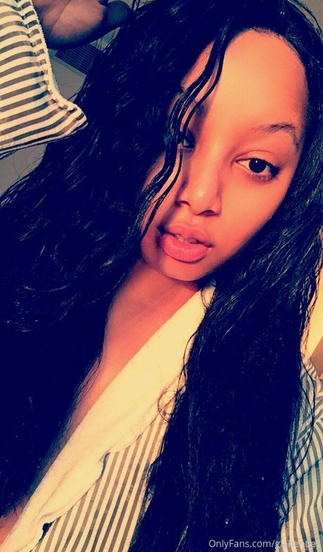 giabentley star nude photos