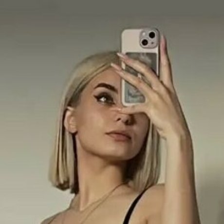 Lina Hsly beautiful pornstar photos