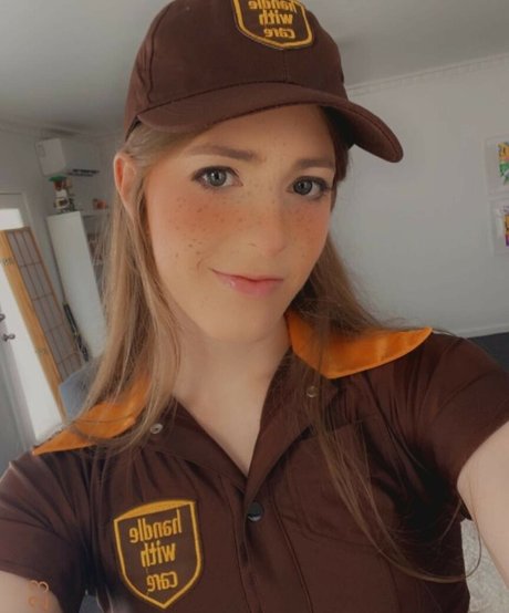 lilhyper erotic model images