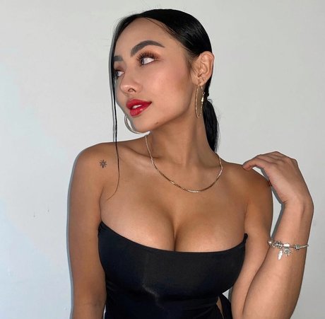 Latalzhang model hot galleries