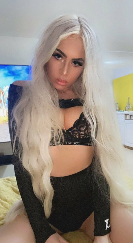 britishsquirt model nude picture