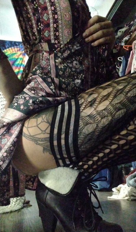 pipepuffsandhandcuffs erotic model pics