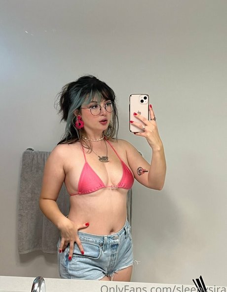 sleepysira sexy model photo