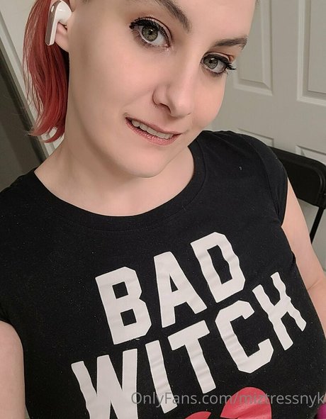 miztressnyk nudes model picture