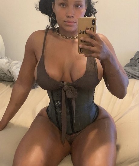 Ange B model nude photo