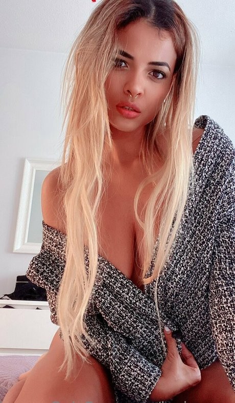 lovingzoe xxx model pic