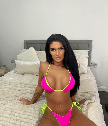 chalieparkes model top img