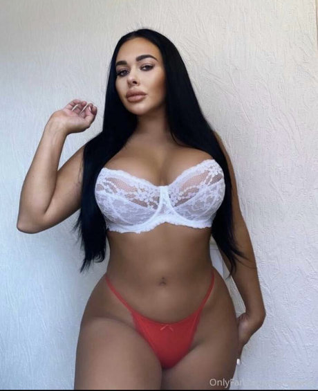 Cori Warke xxx model img