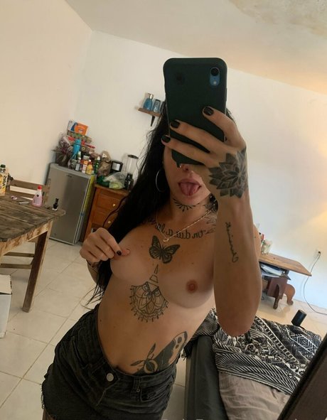 Carolina Guemes model top archive