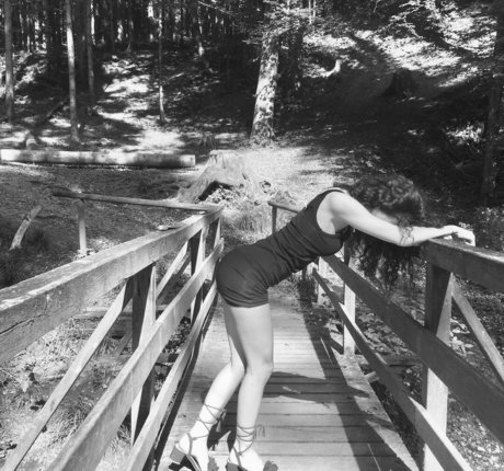 Bella Caramella model adult galleries