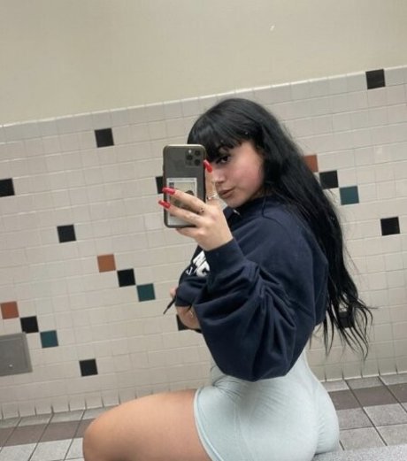 vnikolee pretty pornstar photos